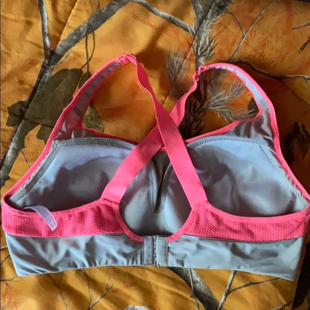 Sports bra - Picture 2 of 3